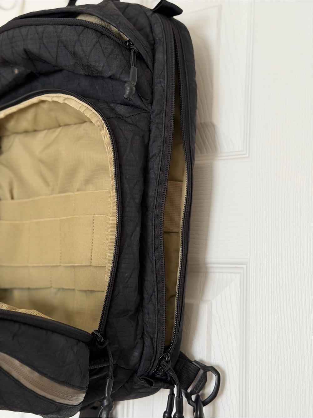 VIKTOS Upscale XL Slingbag Color Black - Picture 10 of 17